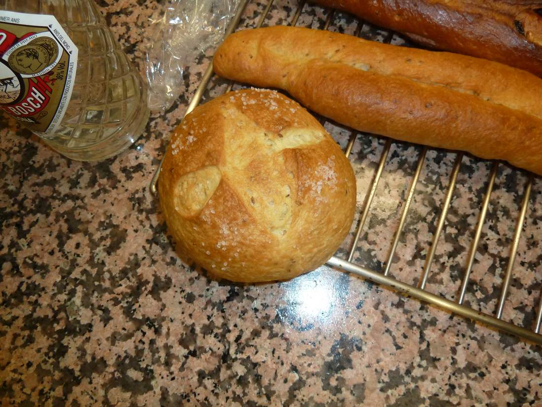 este es el pan de aceite con sal rosa del himalaya mañana lo cortare y veremos que tal.