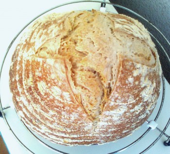 Pan de sésamo y alcaravea.jpg