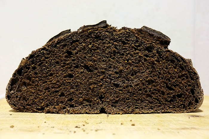 04_Pan Algarroba piel Naranja Ginger_miga.jpg