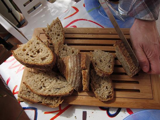 Padme, con el pan de semillas.<br />Marikeles, pan de trigo y centeno.<br />Vicent, las manos.<br />Roser, toda la infraestructura.