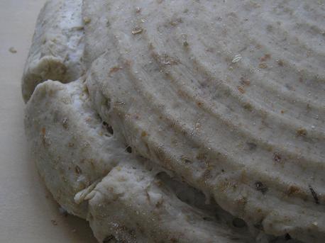El pan, greñado y listo para el horno: detalle