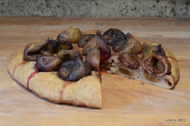 Schiacciata con i fichi tagliata